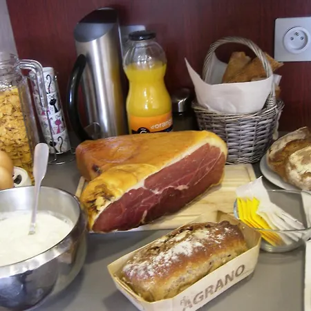 Del Matin Calme Bed & Breakfast Montverdun