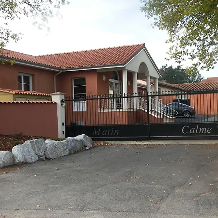 לינה וארוחת בוקר Del Matin Calme 3*